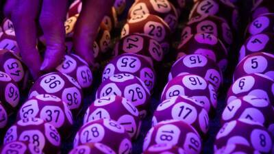Житель Британии выиграл в лотерею почти $150 млн