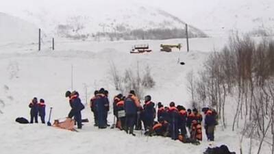 На Сахалине под сход снежной массы попали 2 человека