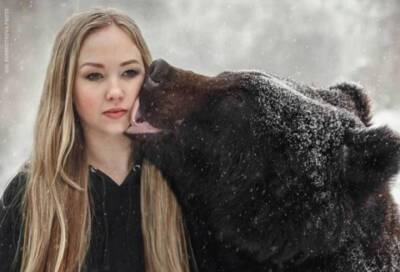 Ролик девушки из Новосибирска с ручным медведем набрал почти 300 тыс. просмотров в TikTok
