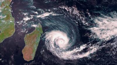 Мощный тропический циклон обрушится на Мадагаскар в субботу - unn.com.ua - Украина - Киев - Мадагаскар - Реюньон - Маврикий