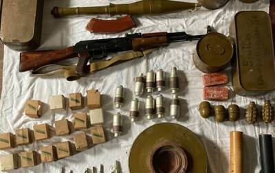 В Донецкой области нашли крупный схрон оружия и боеприпасов
