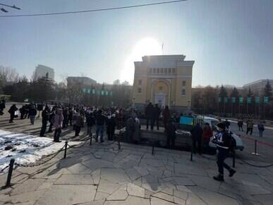 В Алма-Аты проходит первый в истории Казахстана митинг против акима, согласованный им же