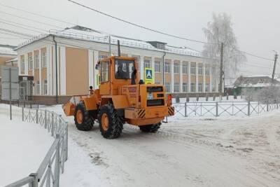 В Железнодорожном округе Курска выявили 22 территории, заваленные снегом