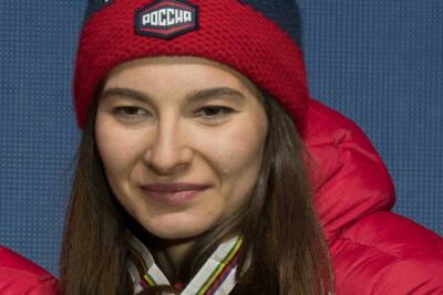Лыжница Наталья Непряева принесла России первую медаль Олимпиады-2022