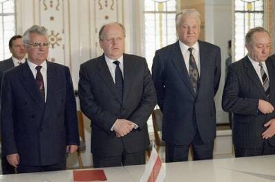 «Умыл руки»: почему Горбачев не предотвратил Беловежские соглашения - Русская семерка