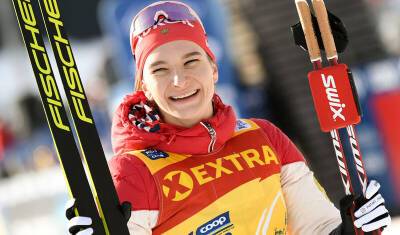 «Родная Наташа!»: лыжница Непряева принесла России первую медаль на ОИ-2022 в Пекине