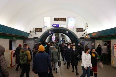 Дополнительные штрафы могут ввести в петербургском метро за отказ надеть маску