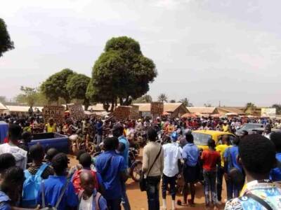 Франция ошиблась веком: пользователи соцсетей поддержали митинг в Бамако