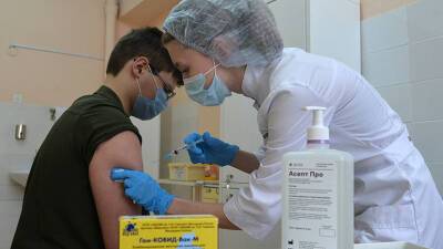 Коллективный иммунитет составляет 64,1%: в России за сутки госпитализированы 18 032 человека с коронавирусом