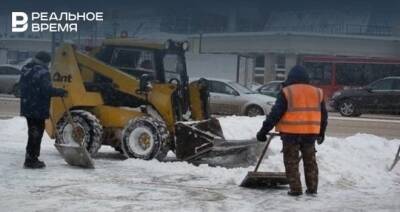 Днем на уборку казанских улиц вышли 552 дорожных рабочих и 392 единицы спецтехники
