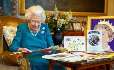 Букингемский дворец показал фото в честь 70-летия правления Елизаветы II