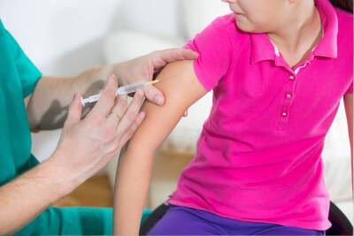Более тысячи подростков прошли вакцинацию от коронавируса в Петербурге