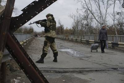 Украинские власти сообщили об атаке ополченцев под Мариуполем с беспилотника