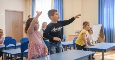 В школах и детсадах Москвы отменяют коронавирусный карантин