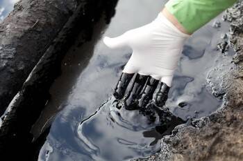 В одной из рек Вологодской области нашли нефть, и ее там, в десятки раз больше, чем ожидалось