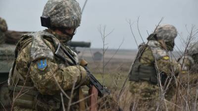 Военнослужащие украинской армии впервые испытали специальные гранатометы, поставленные из США
