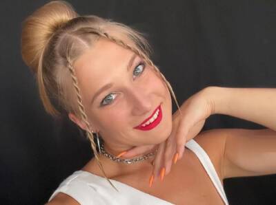 Блондинка из "Женского квартала" удивила мастерством растяжки в обтягивающем комбинезоне: "Красавица"