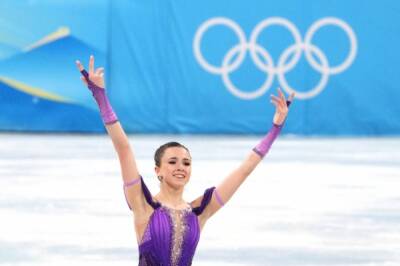 Валиева вывела сборную РФ на первое место в командном турнире на Олимпиаде