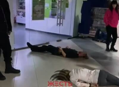 В белгородском торговом центре нашли двух молодых людей без сознания