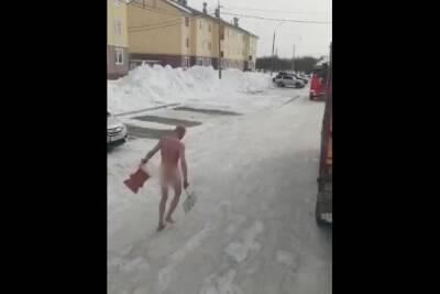 На Сахалине голый мужчина пробежался по улице и шокировал прохожих
