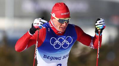 Александр Большунов выиграл скиатлон на Олимпийских играх в Пекине