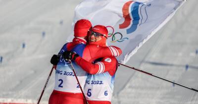 Лыжник Денис Спицов взял серебро в скиатлоне на Олимпиаде в Пекине