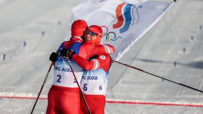 Лыжник Большунов принес России первое золото Олимпиады, Спицов взял серебро