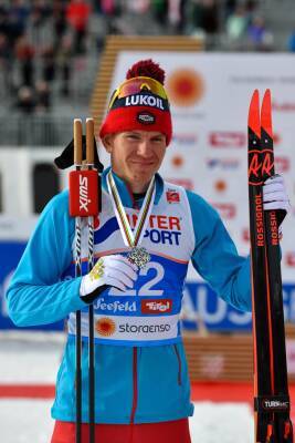 Первую для России золотую медаль на Олимпиаде завоевал лыжник Александр Большунов