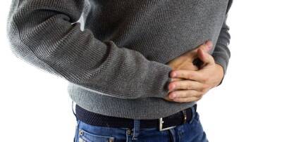Доктор Вялов: Опоясывающая боль в животе может быть признаком панкреатита