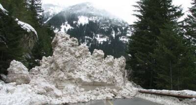 Туристов предупредили об опасности схождения лавин в Карпатах
