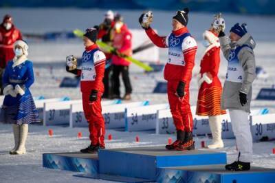 ОКР показал реакцию тренера Вяльбе на успех российских лыжников в скиатлоне на ОИ в Пекине