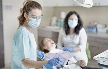 В Беларуси резко подорожали зубные имплантанты