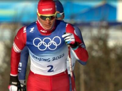 Российский лыжник Большунов после победы на Олимпиаде сломал пьедестал (видео), а Норвегия подала протест на спортсмена
