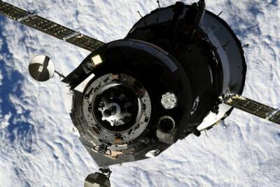 Роскосмос перенес коррекцию орбиты МКС
