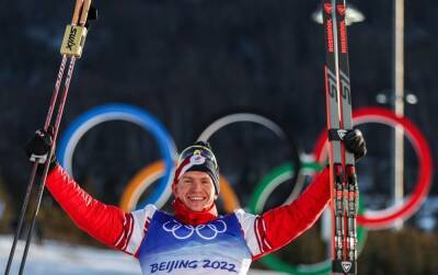 Первая золотая медаль на ОИ в Пекине: лыжник Большунов выиграл гонку в скиатлоне - Русская семерка