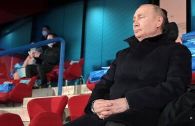 Владимир Путин поздравил Александра Большунова с первой золотой медалью на ОИ