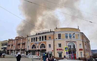 В Пятигорске загорелась крыша жилого дома в центре города
