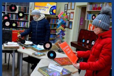 В одной из библиотек Тамбова открылась ретро-выставка «Виниловый гурман»