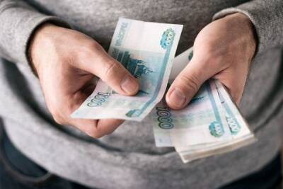 Мошенники убедили доверчивую пенсионерку вложить 4 млн рублей в «инвестиции» в Петербурге