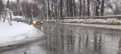 Улицы в центре Петрозаводска ушли под воду из-за засора канализации (ВИДЕО)