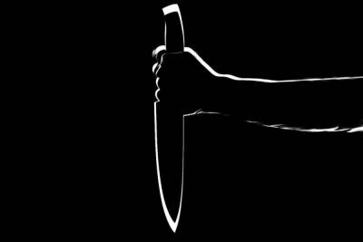 80-летний пенсионер напал с ножом на собутыльника в Удмуртии