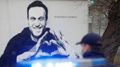 В Петербурге задержан автор граффити с изображением Навального