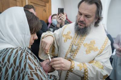 Митрополит Амвросий впервые стал крёстным отцом младенцев из Тверской области