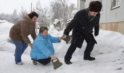 «Они нас не слышат»: инвалид-колясочник прокомментировала качество уборки снега в Петербурге