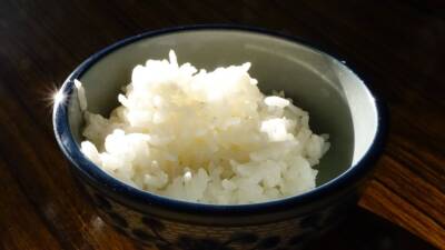 Врач Малоземов заявил, что полезные свойства риса усиливаются в холодильнике за ночь