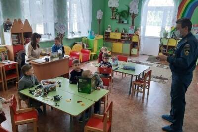 Сотрудники МЧС России провели занятия в Ясногорском детском саду