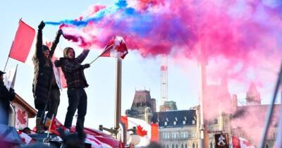 "Конвой свободы" продолжает блокаду Оттавы: в других городах Канады ожидают того же (видео)