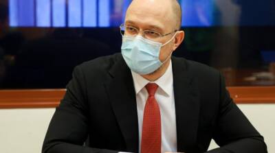 Шмыгаль рассказал, на что украинцы тратят тысячу за вакцинацию