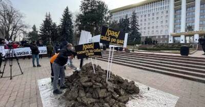 «Ребята, Молдова попала в кизяк»: В Кишинёве прошла акция протеста из-за цен на газ