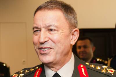 Министр обороны Турции заразился COVID вслед за Эрдоганом